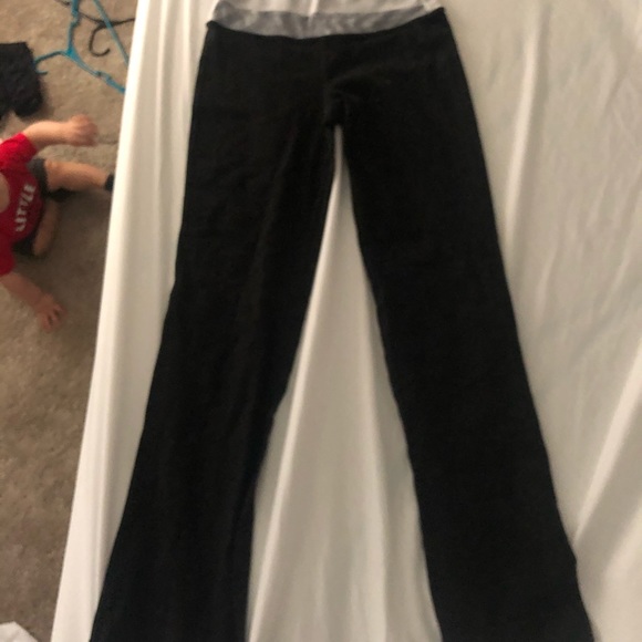 bundle!!! 2 pair LULULEMON and a third pair FREE - Picture 3 of 4